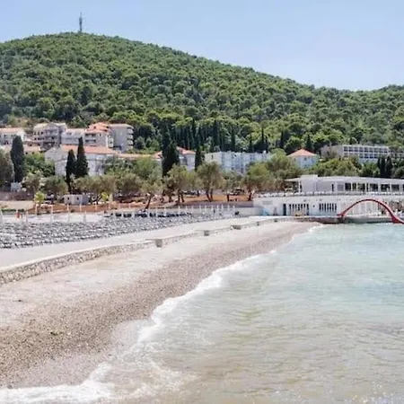 Holiday home Beachfront